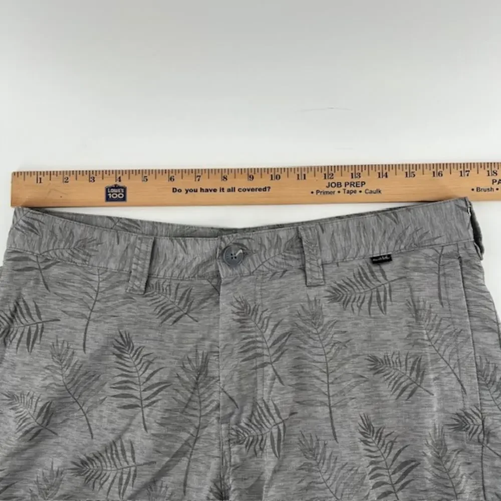 Travis Mathew Performance Golf Chino Shorts Mens 33 Gray Tropical Fern Print